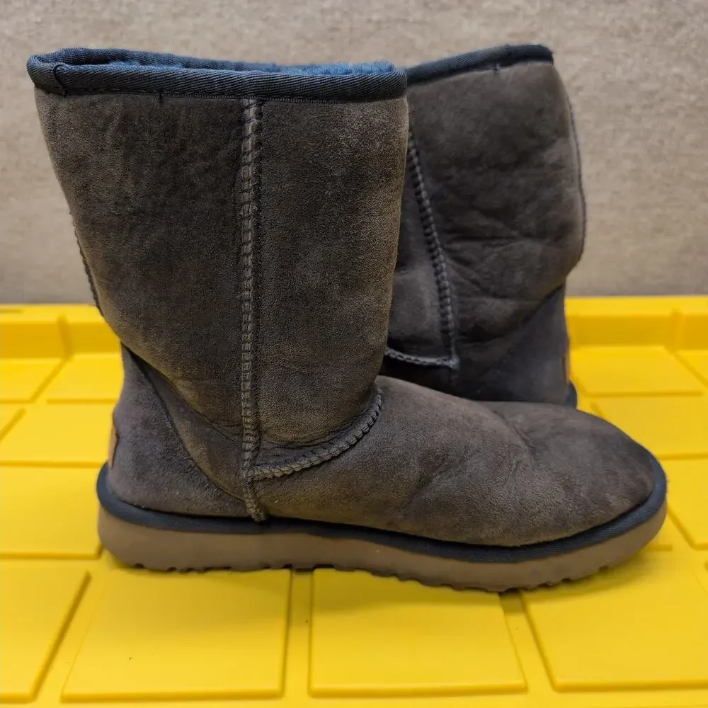 UGG classic short